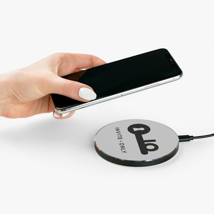 Invite Only - Wireless Charger (white)