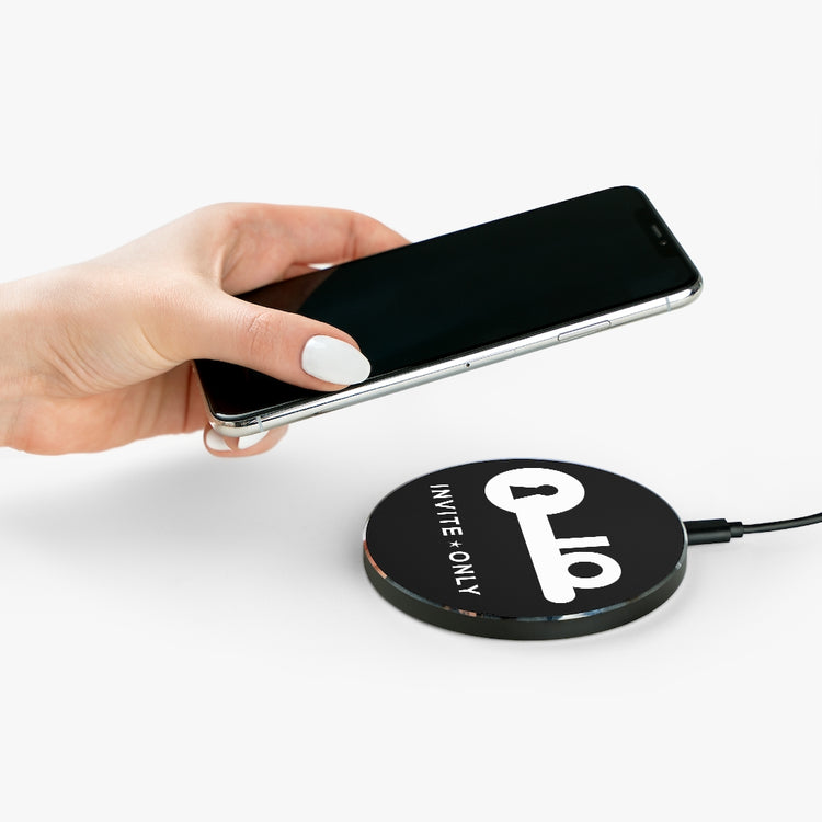 Invite Only - Wireless Charger (black)